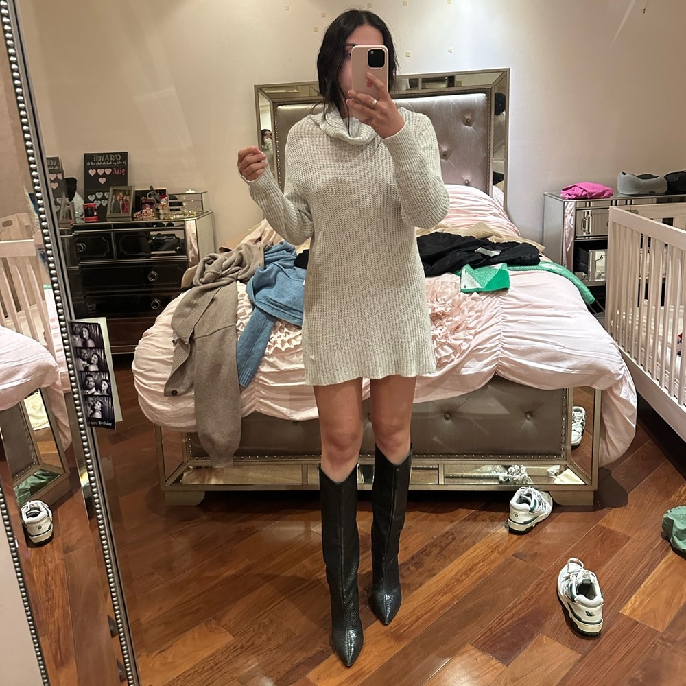 Reformation vintage turtleneck dress completely new limited edition summer